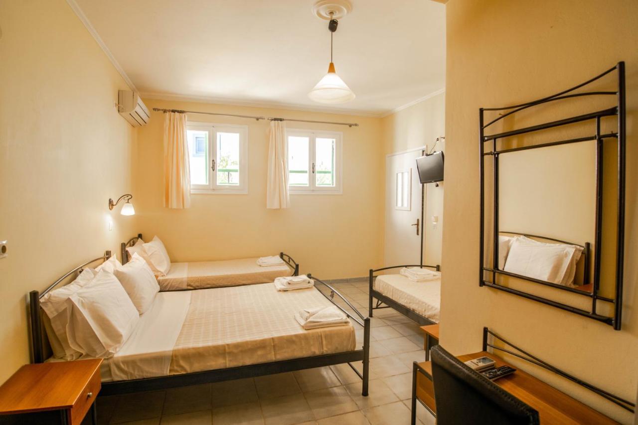Phevos Aparthotel Perissa (Santorini)