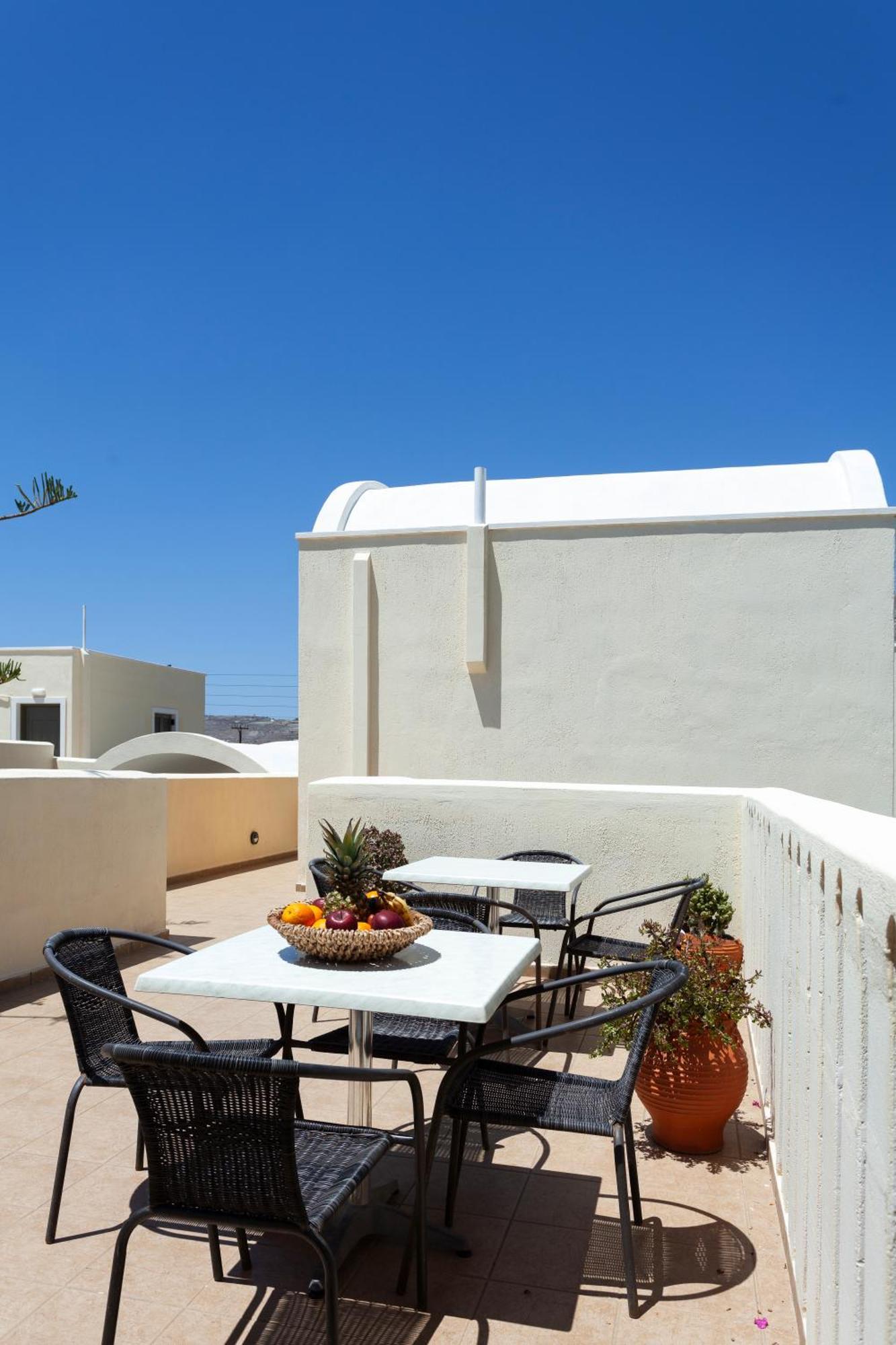 Aparthotel Phevos Perissa (Santorini)