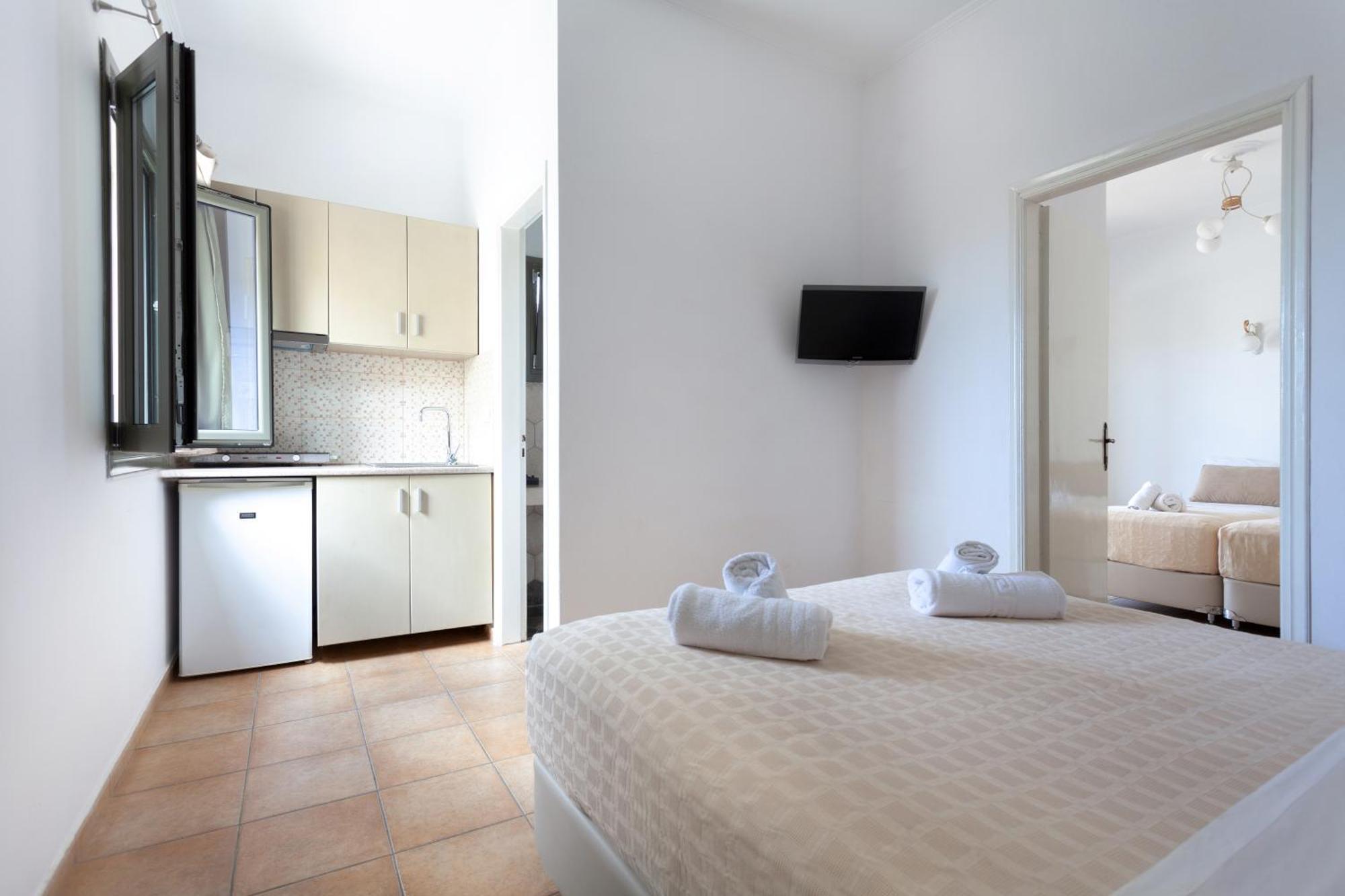 Phevos Aparthotel 3*