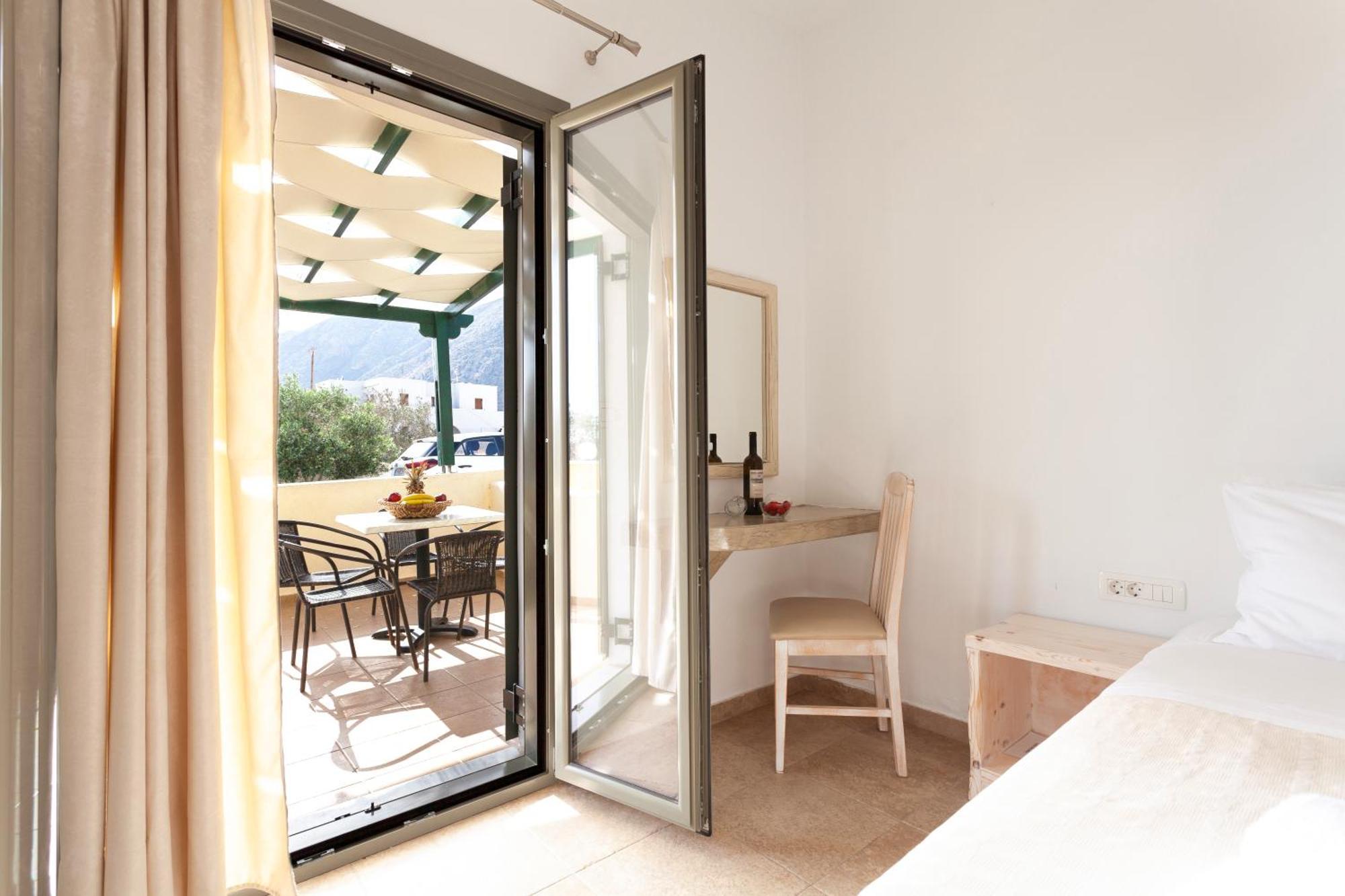 Aparthotel Phevos 3*