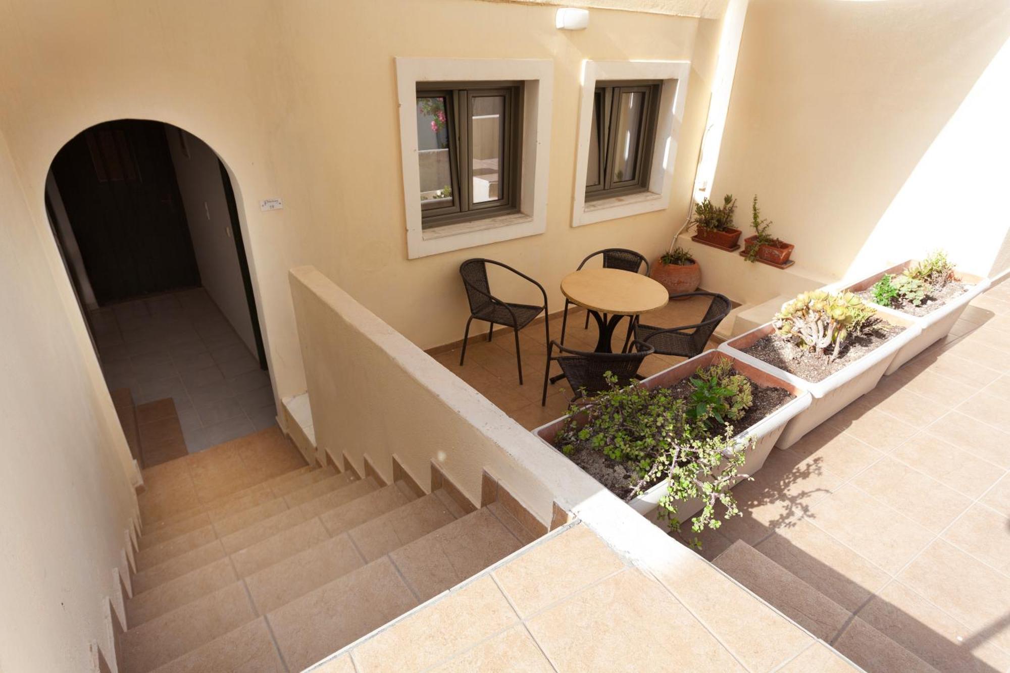 Aparthotel Phevos Perissa (Santorini)