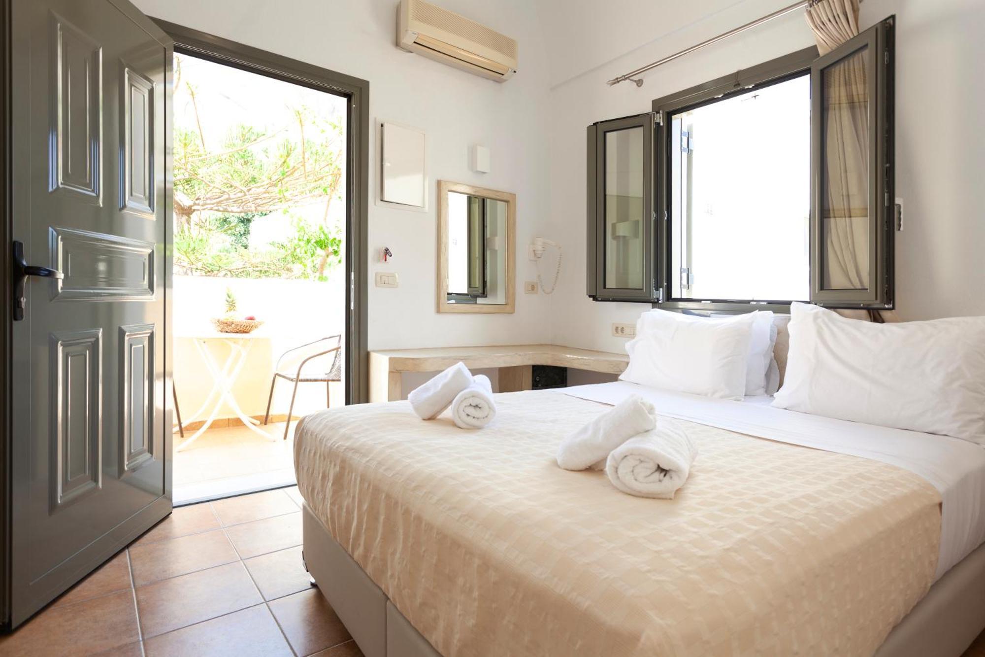 Aparthotel Phevos 3*