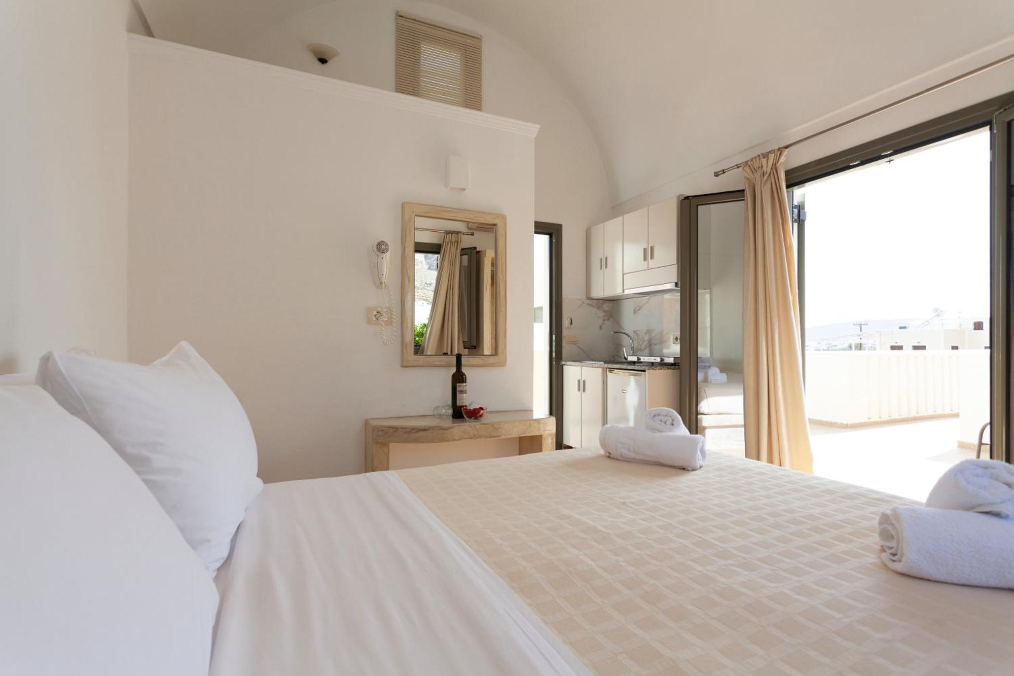 Phevos Aparthotel 3*