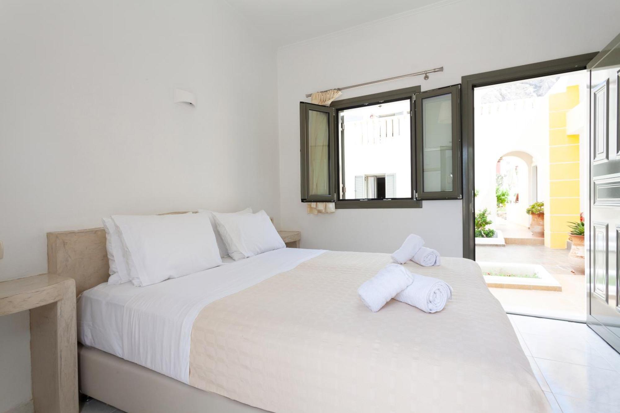 Aparthotel Phevos Perissa (Santorini)