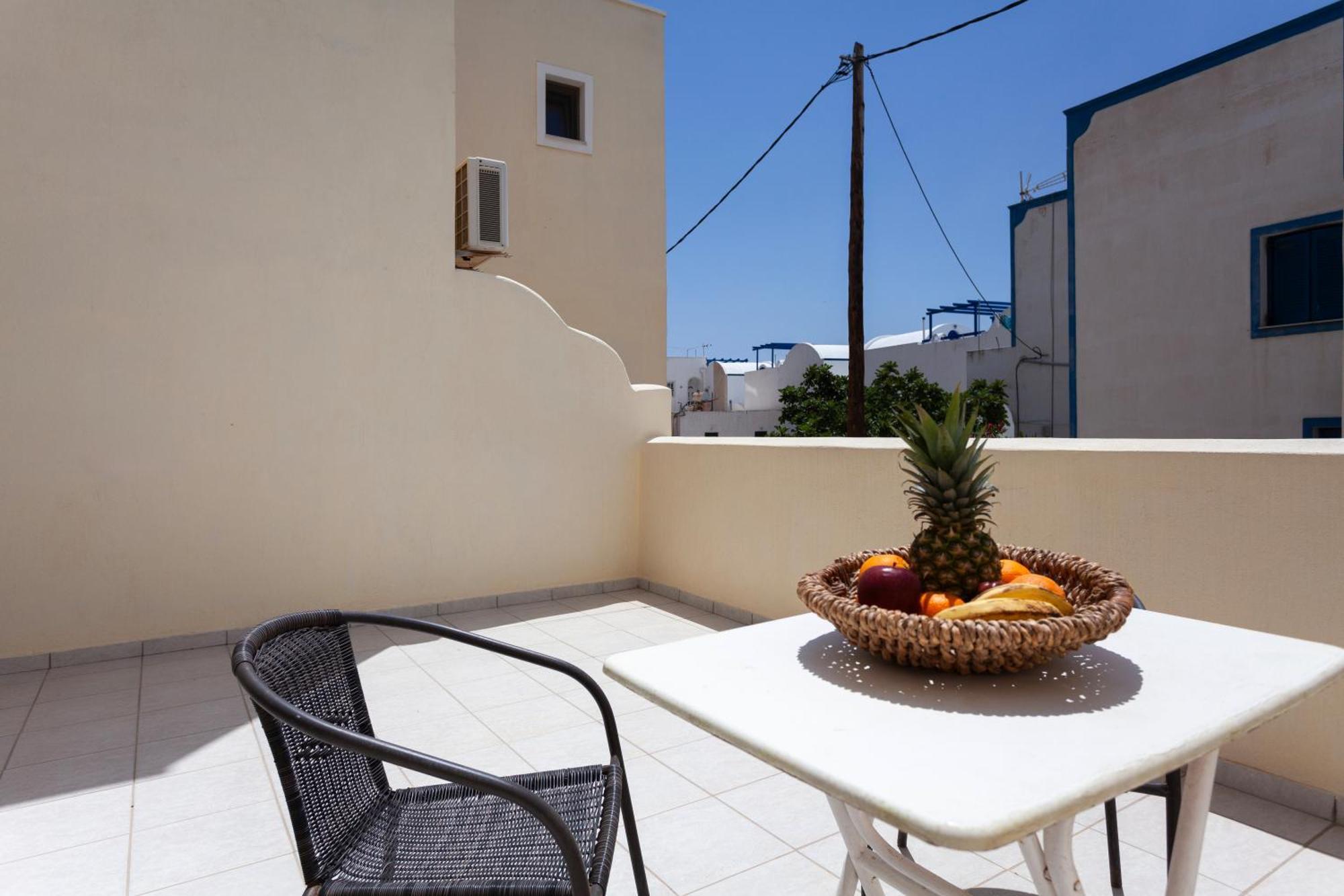 Phevos 3* Perissa (Santorini)