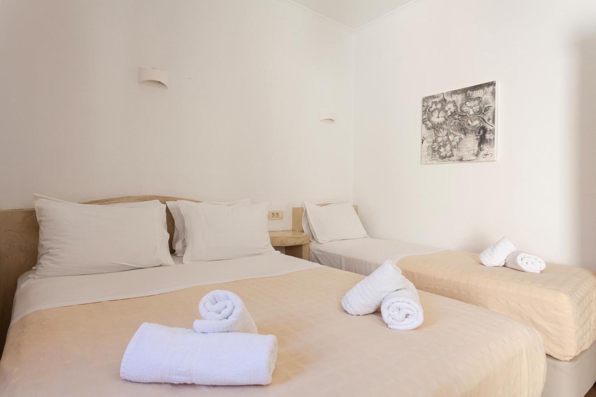 Phevos 3* Perissa (Santorini)