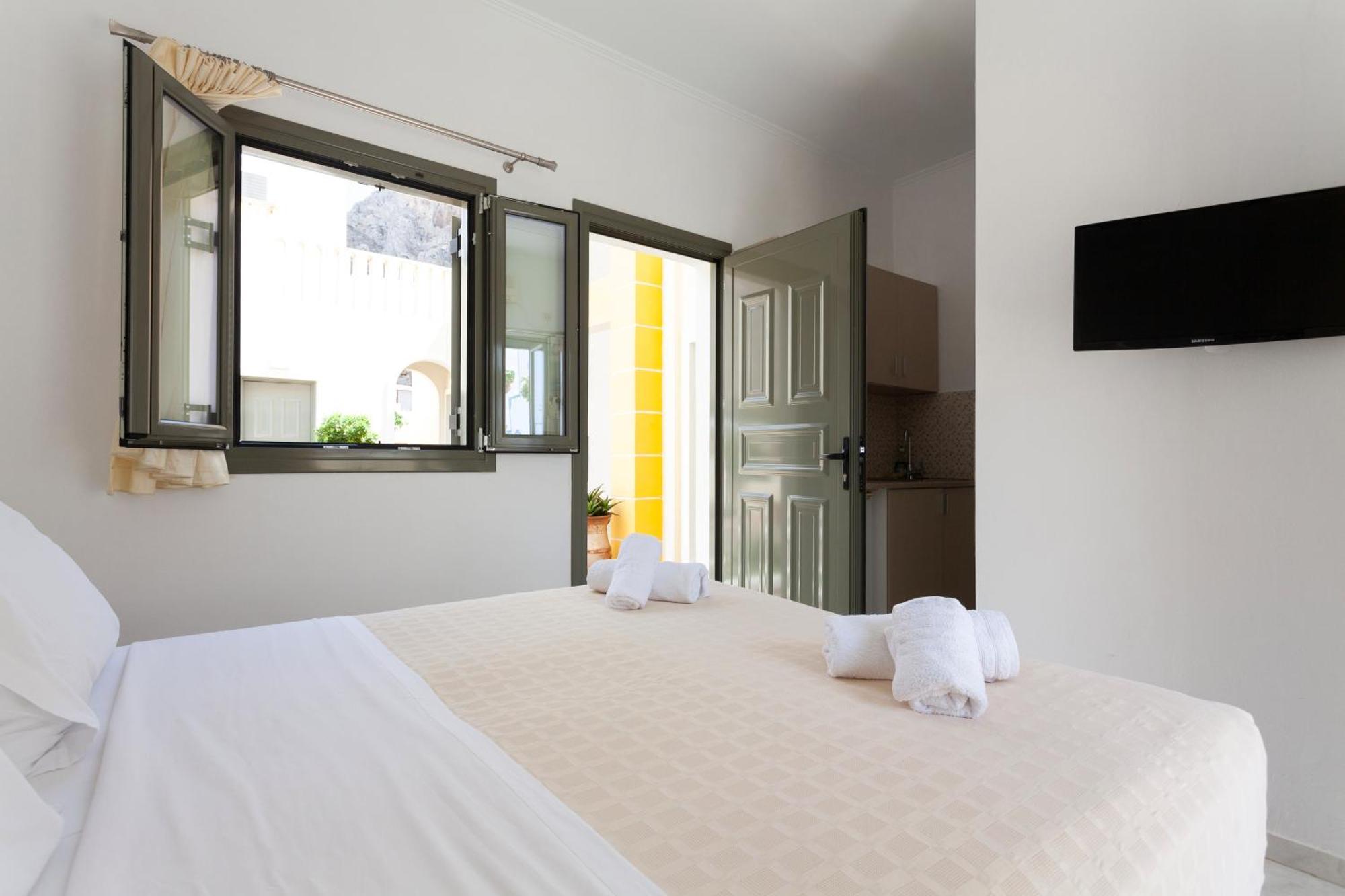 Phevos Aparthotel Perissa (Santorini)
